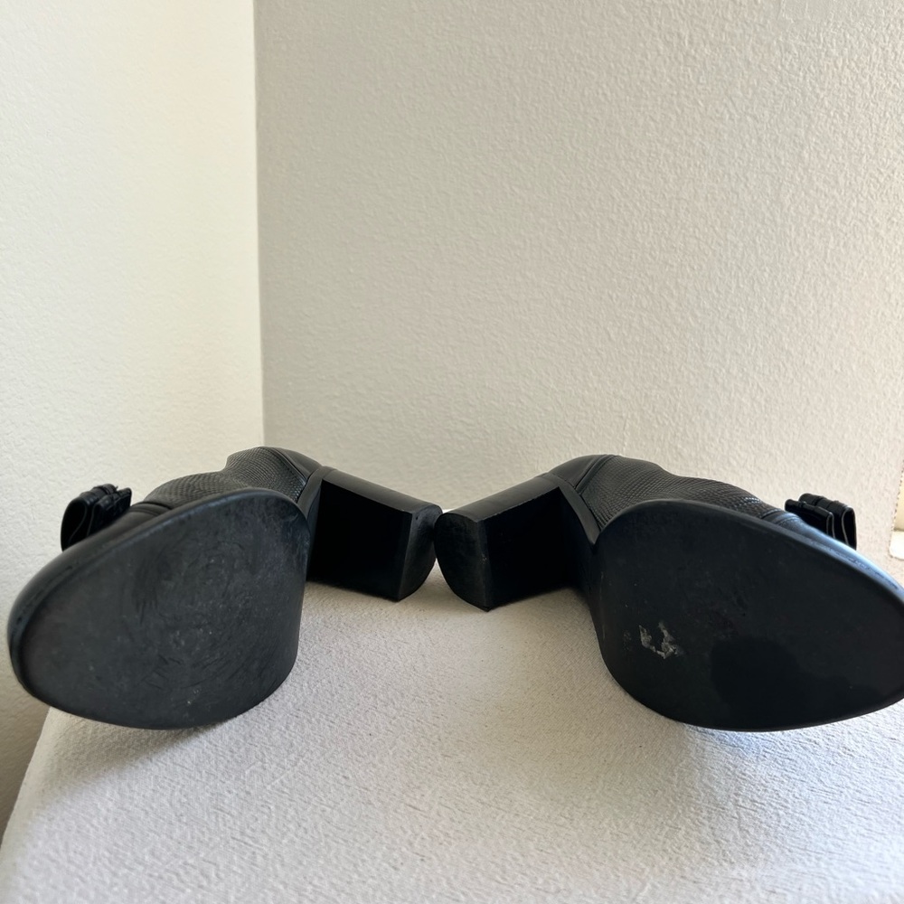 Salvatore Ferragamo black leather heels with bow - Picture 8 of 8